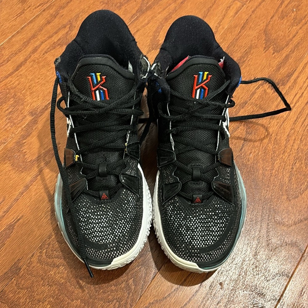 kyrie 7 volleyball shoes